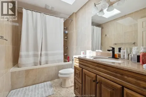 1544 Imperial Crescent Windsor ON N9G 2T8
