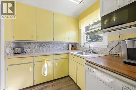 1094 Willa Drive Sarnia ON N7S 1T2