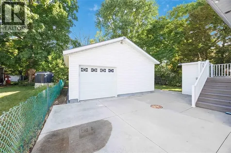1094 Willa Drive Sarnia ON N7S 1T2
