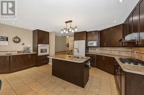 6515 Waddion Drive Ottawa ON K4P 1E7