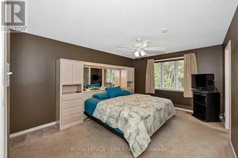6515 Waddion Drive Ottawa ON K4P 1E7