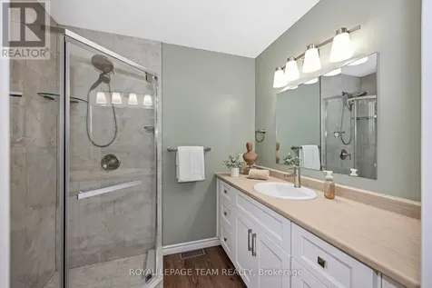 6515 Waddion Drive Ottawa ON K4P 1E7