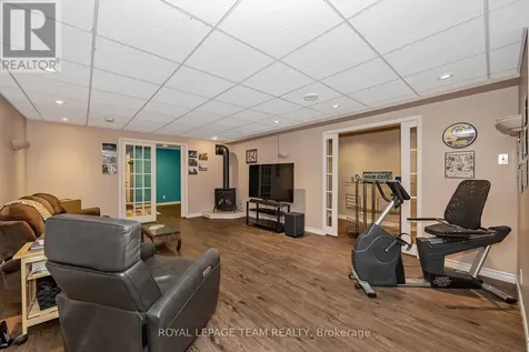 6515 Waddion Drive Ottawa ON K4P 1E7