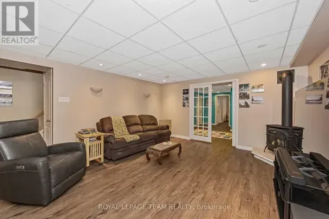 6515 Waddion Drive Ottawa ON K4P 1E7