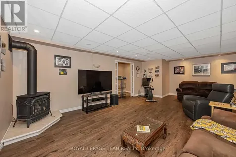 6515 Waddion Drive Ottawa ON K4P 1E7