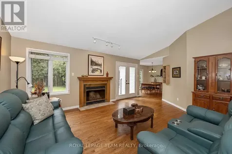 6515 Waddion Drive Ottawa ON K4P 1E7