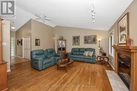 6515 Waddion Drive Ottawa ON K4P 1E7