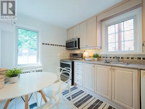 51 Floyd Avenue Toronto (broadview North) ON M4K 2B3