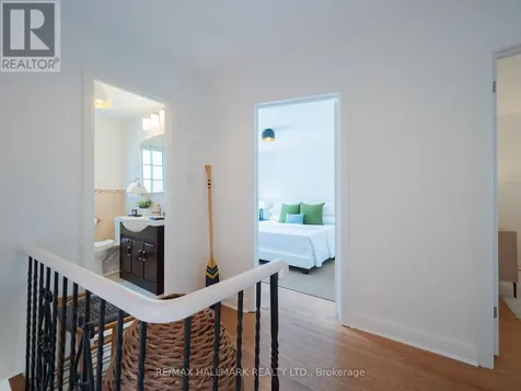 51 Floyd Avenue Toronto (broadview North) ON M4K 2B3