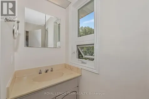 1825 Yale Avenue Ottawa ON K1H 6S3