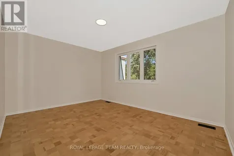 1825 Yale Avenue Ottawa ON K1H 6S3