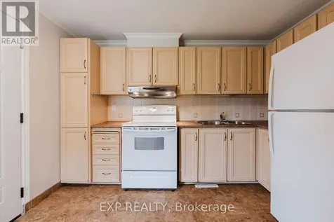 1127 Avignon Court Ottawa ON K1C 2M2