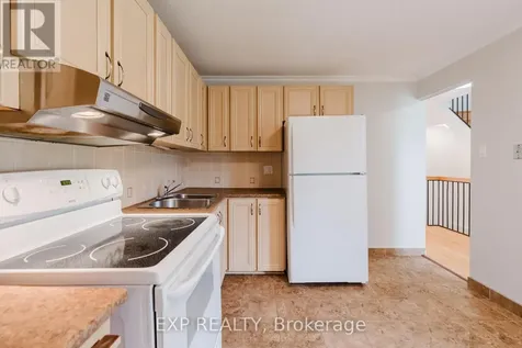 1127 Avignon Court Ottawa ON K1C 2M2