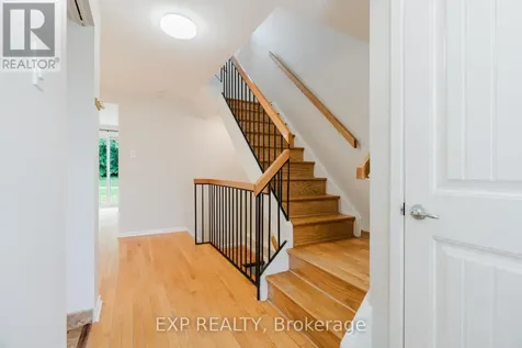 1127 Avignon Court Ottawa ON K1C 2M2