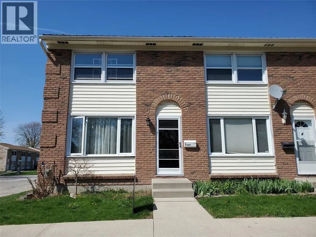 877 Carleton Place Sarnia ON N7T 3V8