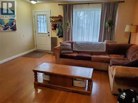 877 Carleton Place Sarnia ON N7T 3V8