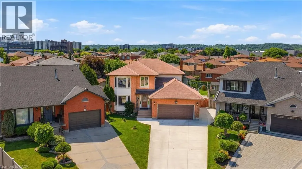 15 Talia Court Hamilton ON L6E 4X8