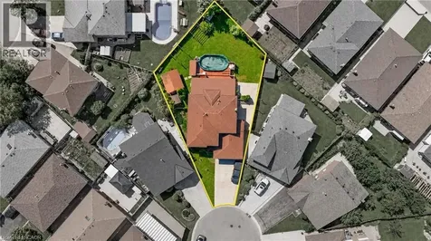 15 Talia Court Hamilton ON L6E 4X8