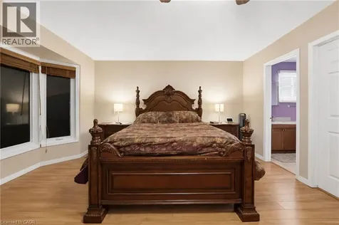 15 Talia Court Hamilton ON L6E 4X8
