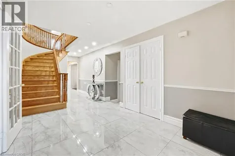 15 Talia Court Hamilton ON L6E 4X8