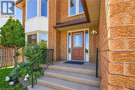 15 Talia Court Hamilton ON L6E 4X8