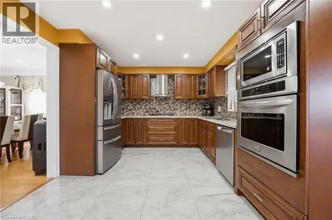 15 Talia Court Hamilton ON L6E 4X8