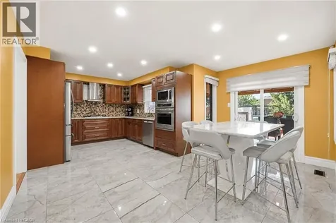 15 Talia Court Hamilton ON L6E 4X8
