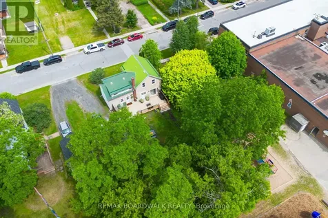 8 Grant Street Perth ON K7H 1X4