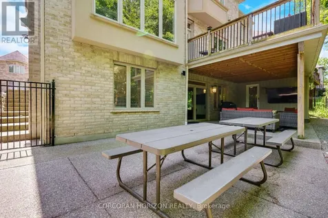 258 Edgewater Crescent Kitchener ON N2A 4M2