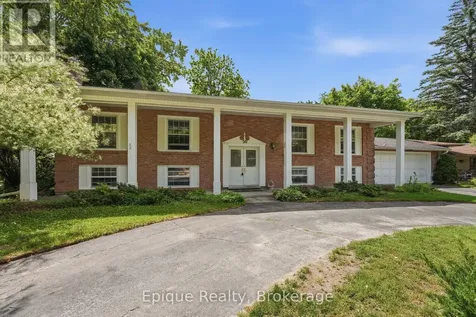 50 Combermere Crescent Waterloo ON N2L 5B1