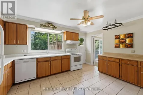 50 Combermere Crescent Waterloo ON N2L 5B1