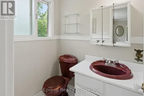 50 Combermere Crescent Waterloo ON N2L 5B1