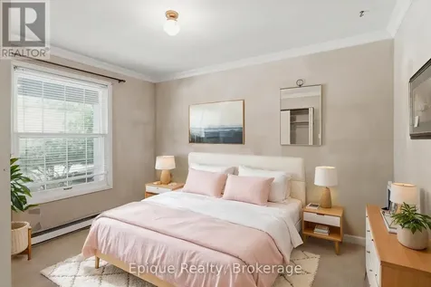 50 Combermere Crescent Waterloo ON N2L 5B1