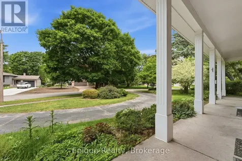 50 Combermere Crescent Waterloo ON N2L 5B1