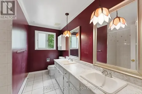 50 Combermere Crescent Waterloo ON N2L 5B1