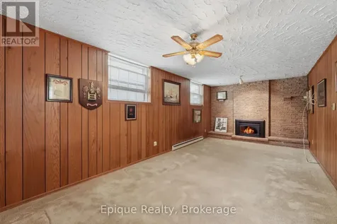 50 Combermere Crescent Waterloo ON N2L 5B1