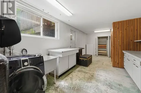 50 Combermere Crescent Waterloo ON N2L 5B1