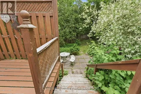 50 Combermere Crescent Waterloo ON N2L 5B1