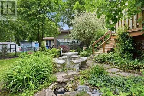 50 Combermere Crescent Waterloo ON N2L 5B1
