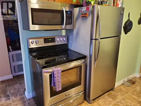 877 Carleton Place Sarnia ON N7T 3V8