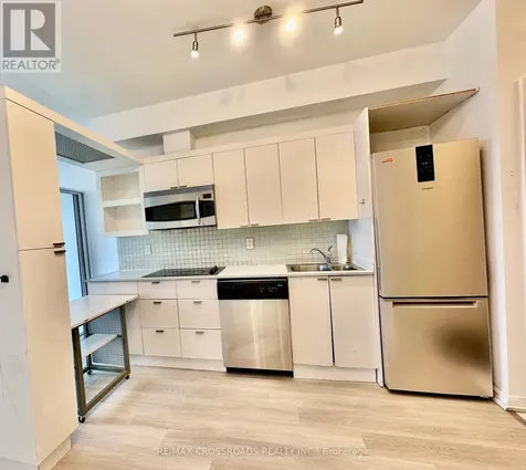 111 Elizabeth Street Toronto (bay Street Corridor) ON M5G 1P7