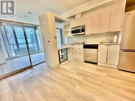 111 Elizabeth Street Toronto (bay Street Corridor) ON M5G 1P7