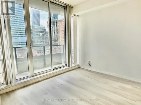 111 Elizabeth Street Toronto (bay Street Corridor) ON M5G 1P7