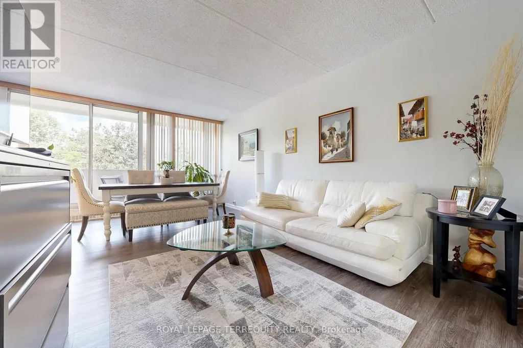 2 Glamorgan Avenue Toronto (dorset Park) ON M1P 2M8