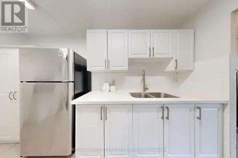 2 Glamorgan Avenue Toronto (dorset Park) ON M1P 2M8
