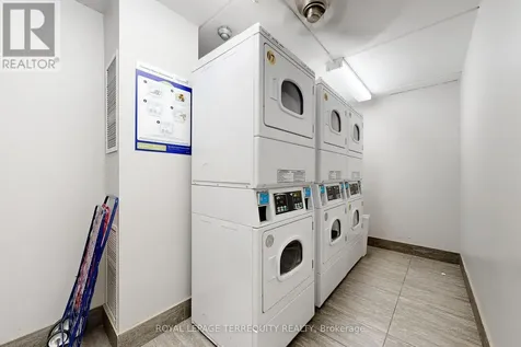 2 Glamorgan Avenue Toronto (dorset Park) ON M1P 2M8