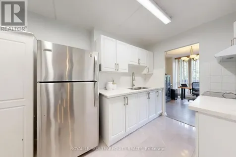 2 Glamorgan Avenue Toronto (dorset Park) ON M1P 2M8