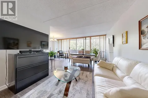 2 Glamorgan Avenue Toronto (dorset Park) ON M1P 2M8