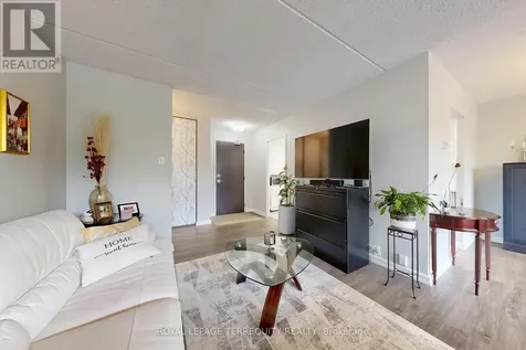 2 Glamorgan Avenue Toronto (dorset Park) ON M1P 2M8