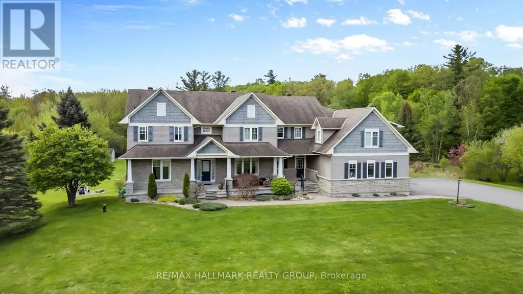 137 Goodman Drive Ottawa ON K2W 1C7
